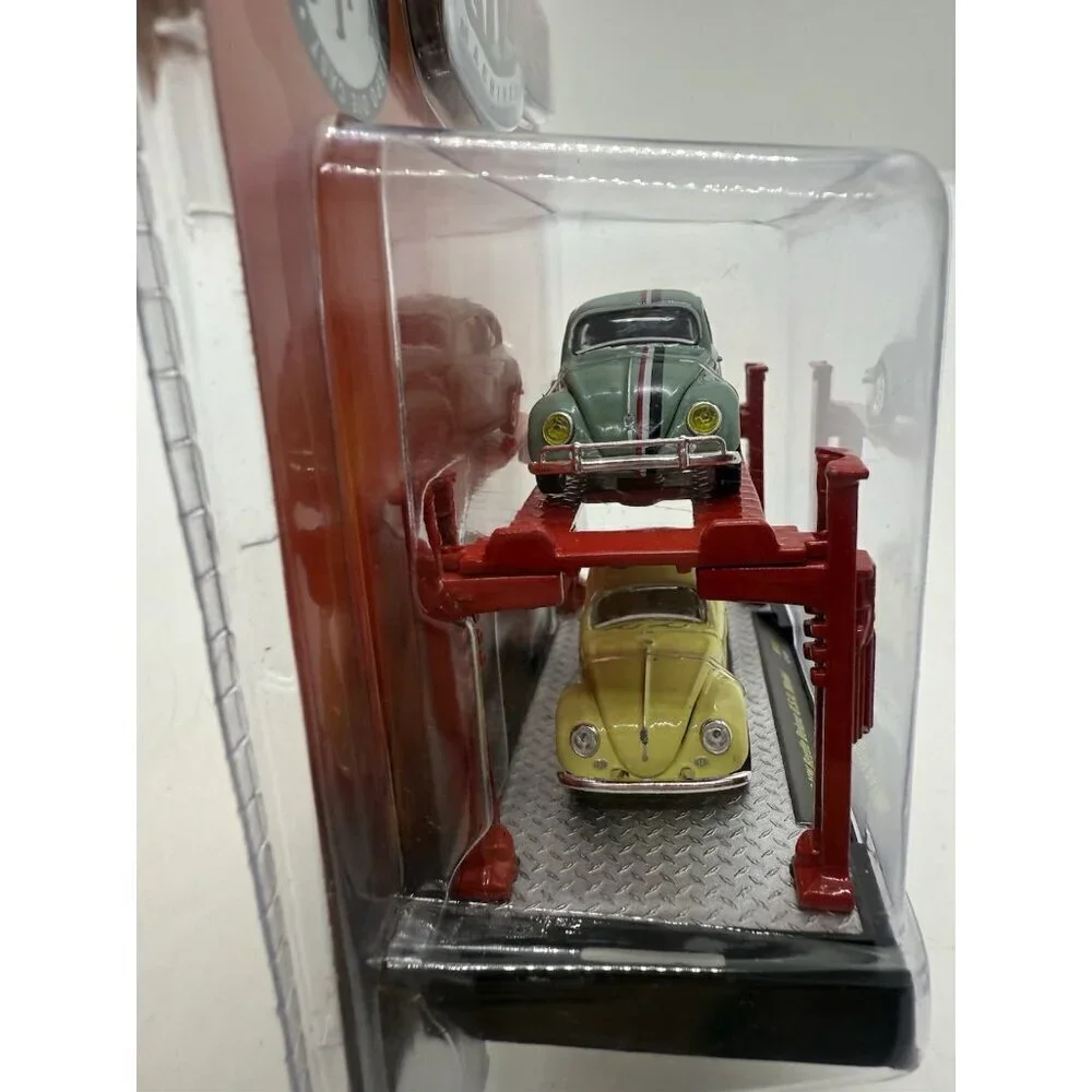 New M2 Machines Auto Lift 2 pack 1953 VW Beetle Deluxe USA Model R15 17-01 01:64